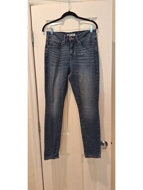 Signature Gold Levi Strauss - Totally Shaping Skinny Jeans - 10